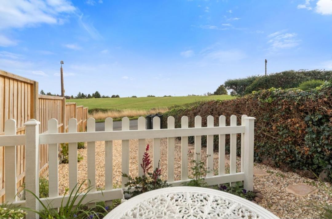 Cottage On The Common เกรทมัลเวิร์น ภายนอก รูปภาพ